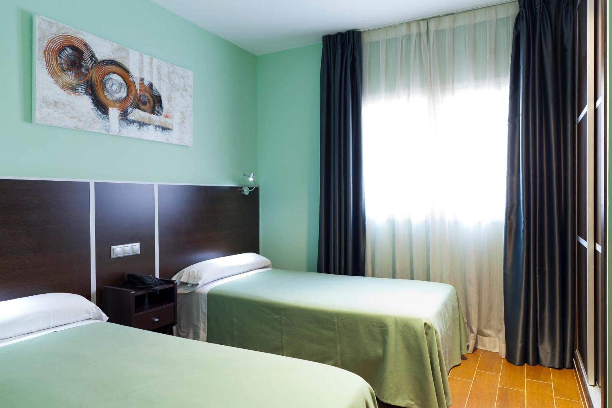 Hostal Avenida Barajas — Foto 3